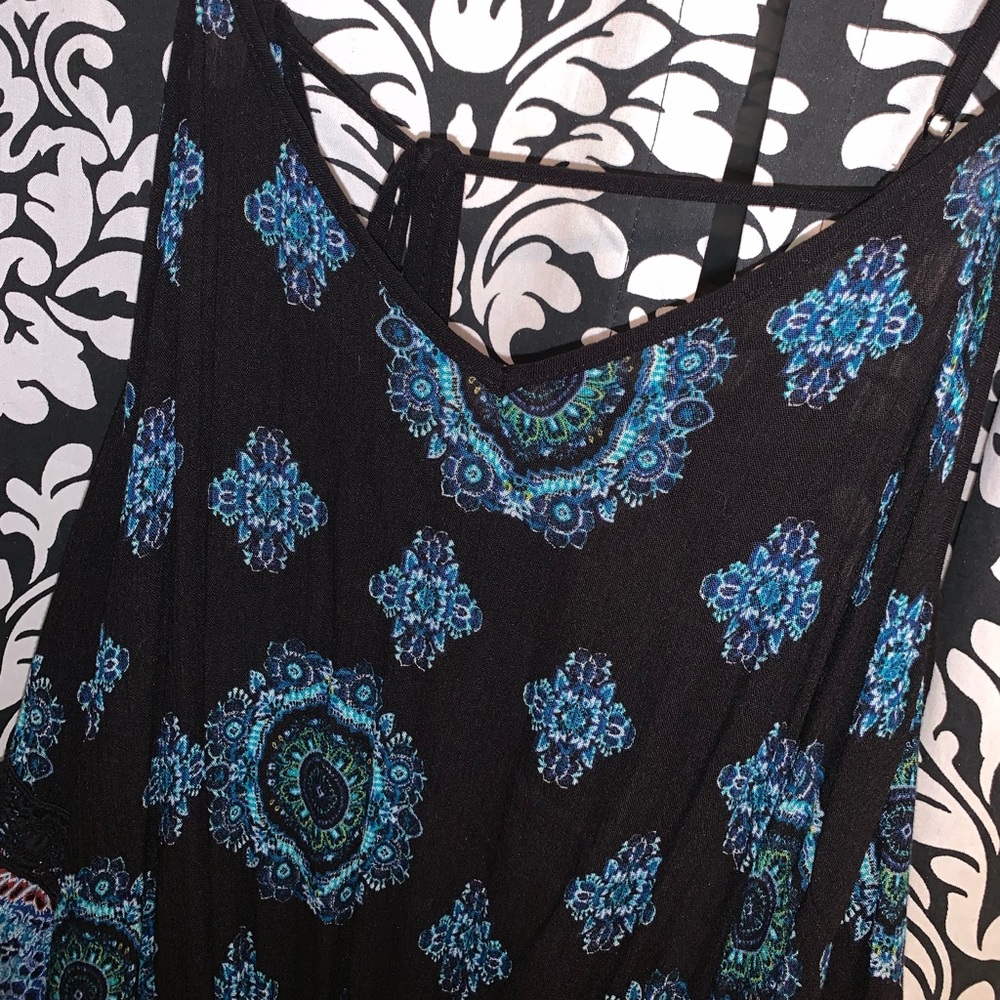 Unique patterned romper - Picture 2 of 7